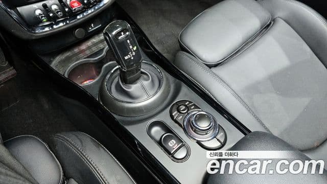 Mini Cooper Clubman 2021 — Фото 7/20