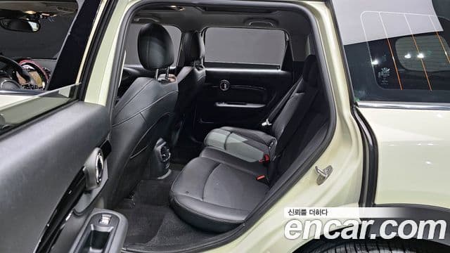 Mini Cooper Clubman 2021 — Фото 12/20