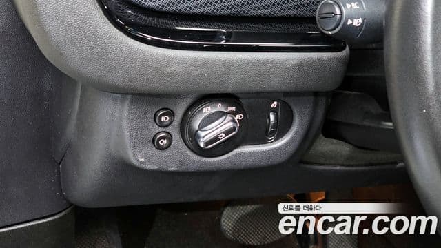 Mini Cooper Clubman 2021 — Фото 15/20