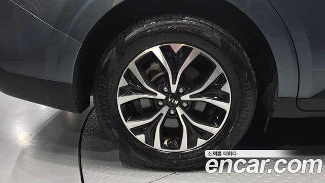 Kia Carnival 2021 — ფოტო 5/20