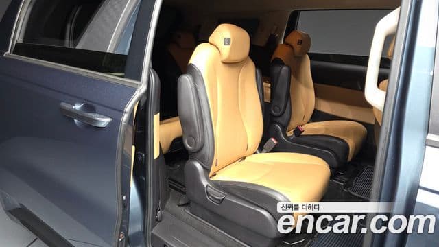 Kia Carnival 2021 — ფოტო 12/20