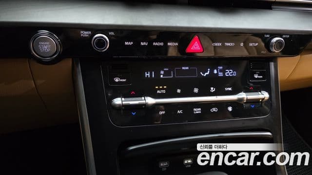 Kia Carnival 2021 — ფოტო 17/20