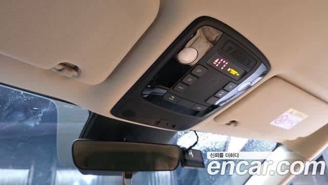Kia Carnival 2021 — ფოტო 18/20