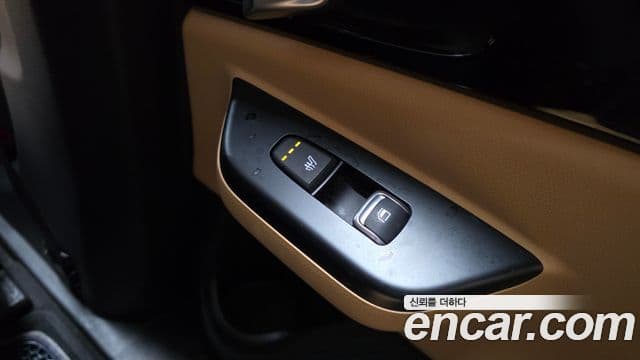 Kia Carnival 2021 — ფოტო 19/20