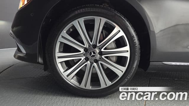 Mercedes-Benz E-Class 2023 — ფოტო 5/20