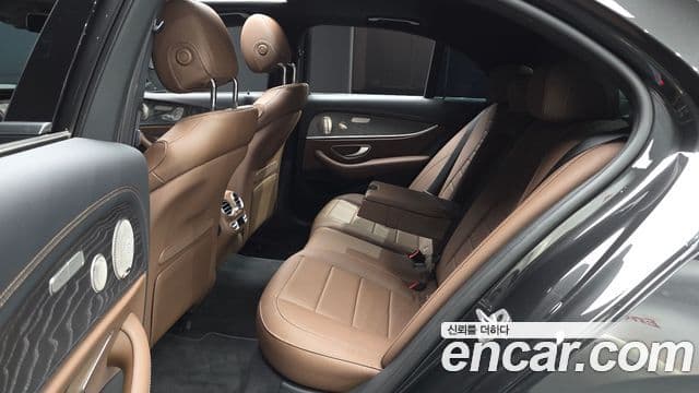 Mercedes-Benz E-Class 2023 — ფოტო 12/20