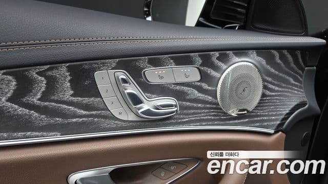 Mercedes-Benz E-Class 2023 — ფოტო 18/20
