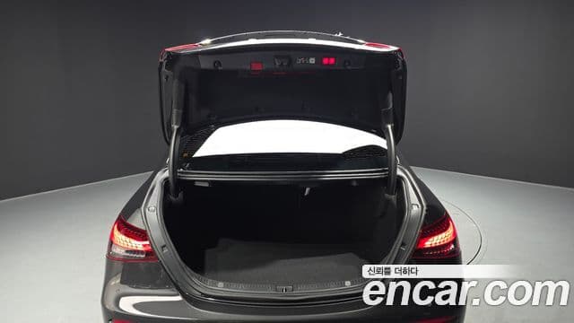 Mercedes-Benz E-Class 2023 — ფოტო 20/20
