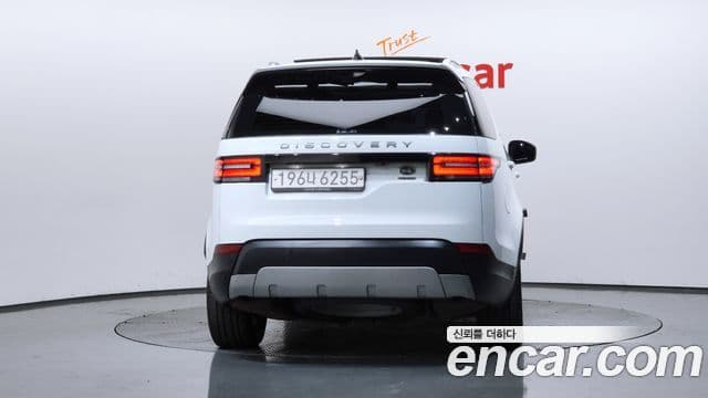 Land Rover Discovery 5 2019 — Фото 4/20