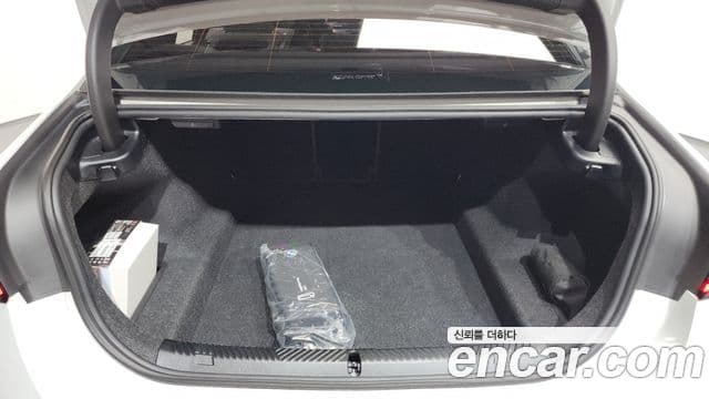 BMW 5 Series 2025 — Photo 1/35