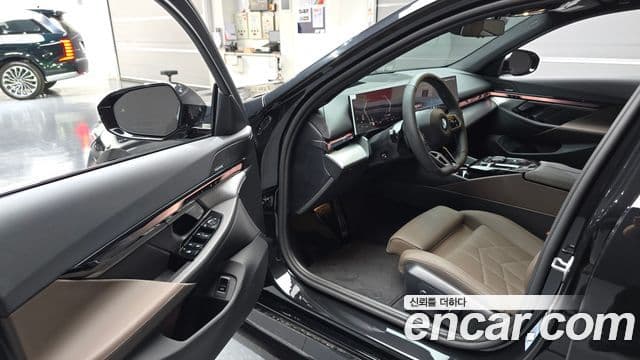BMW 5 Series 2025 — ფოტო 10/20