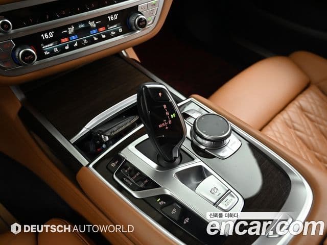 BMW 7 Series 2021 — ფოტო 13/20