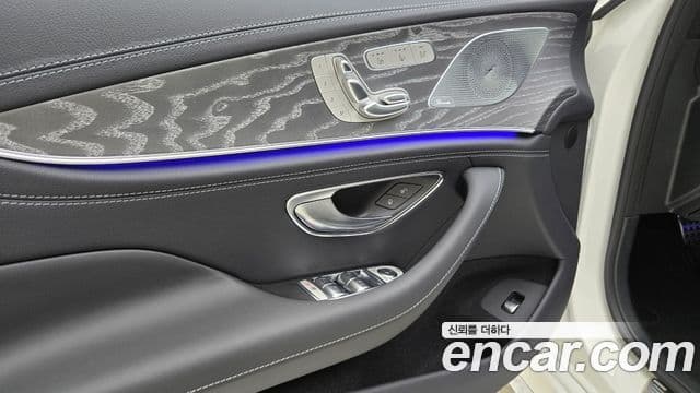 Mercedes-Benz AMG GT 2025 — Фото 14/17