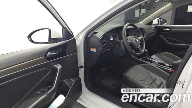 Volkswagen Jetta 2020 — Şəkil 10/20