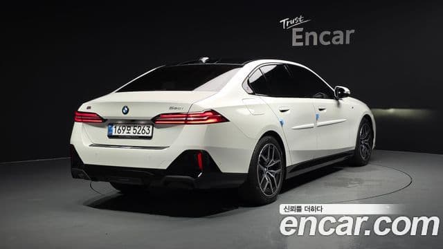 BMW 5 Series 2025 — ფოტო 2/20