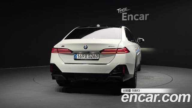 BMW 5 Series 2025 — ფოტო 4/20