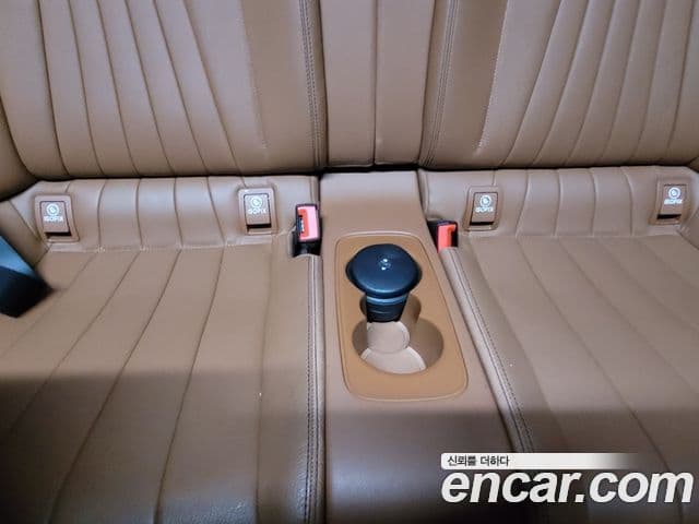 Mercedes-Benz E-Class 2019 — ფოტო 18/20