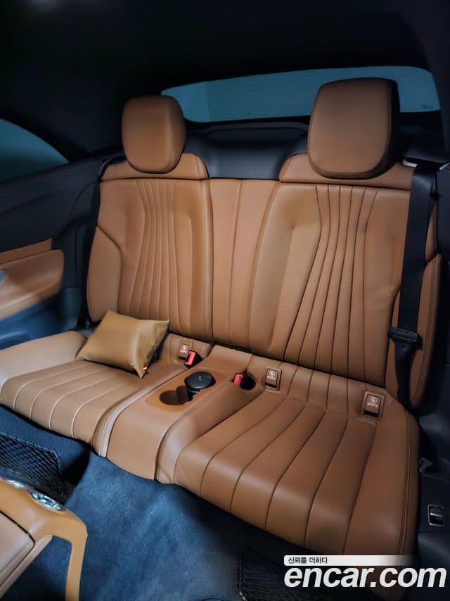 Mercedes-Benz E-Class 2019 — ფოტო 19/20