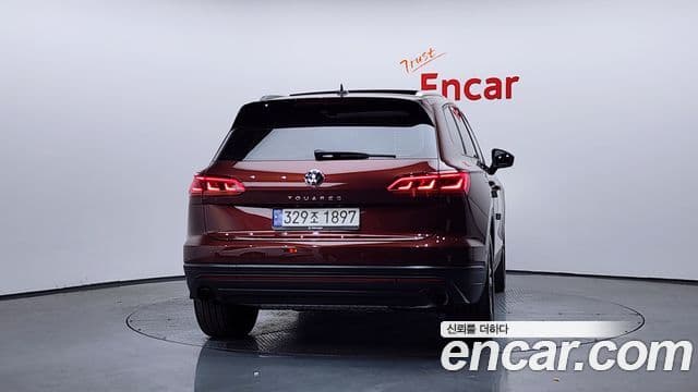 Volkswagen Touareg 2023 — ფოტო 2/20