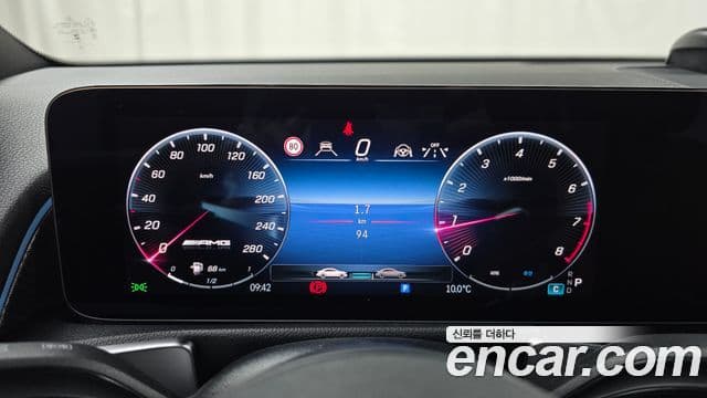 Mercedes-Benz GLB-Class 2025 — ფოტო 8/20