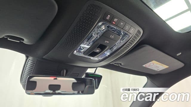 Mercedes-Benz GLB-Class 2025 — ფოტო 17/20