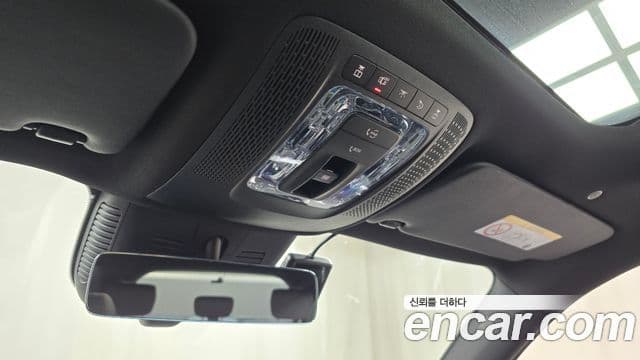 Mercedes-Benz GLB-Class 2025 — ფოტო 17/20
