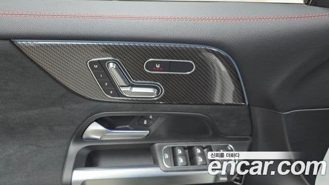 Mercedes-Benz GLB-Class 2025 — ფოტო 18/20