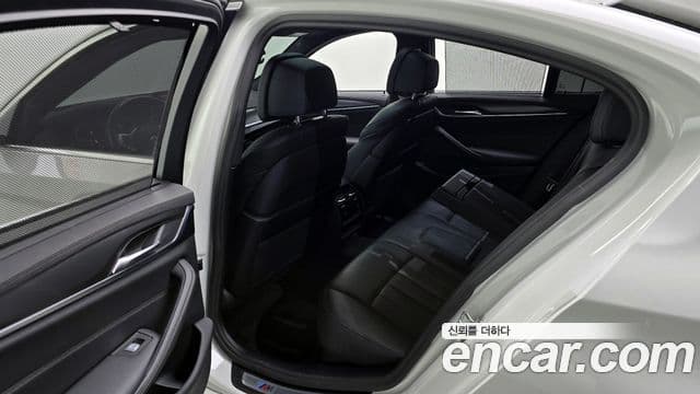 BMW 5 Series 2023 — ფოტო 11/20