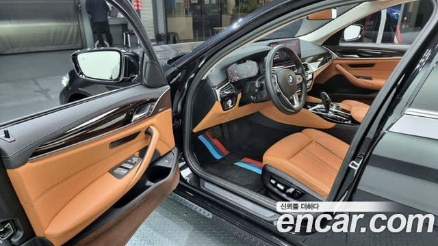 BMW 5 Series 2023 — Фото 11/20