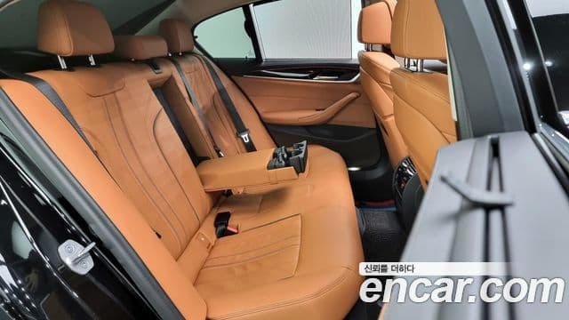 BMW 5 Series 2023 — Фото 12/20
