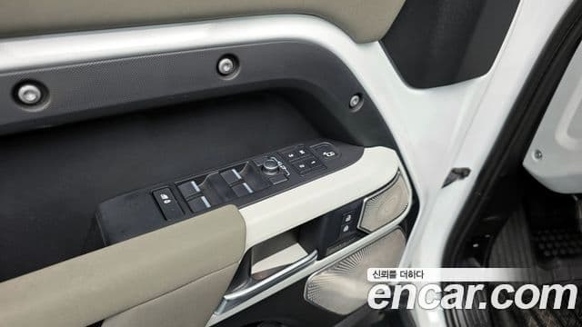 Land Rover Defender 2022 — ფოტო 16/20