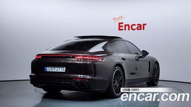 Porsche Panamera 2019 — Фото 2/20