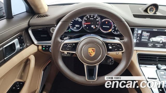 Porsche Panamera 2019 — Фото 13/20