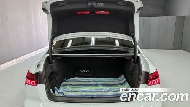 Audi A6 2025 — ფოტო 16/18