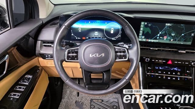 Kia Carnival 2023 — ფოტო 13/20