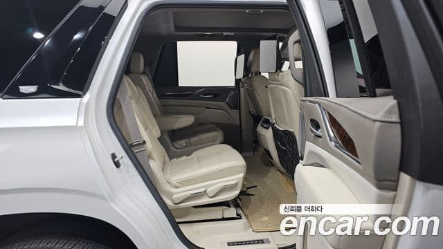 Cadillac Escalade 2023 — Фото 11/20