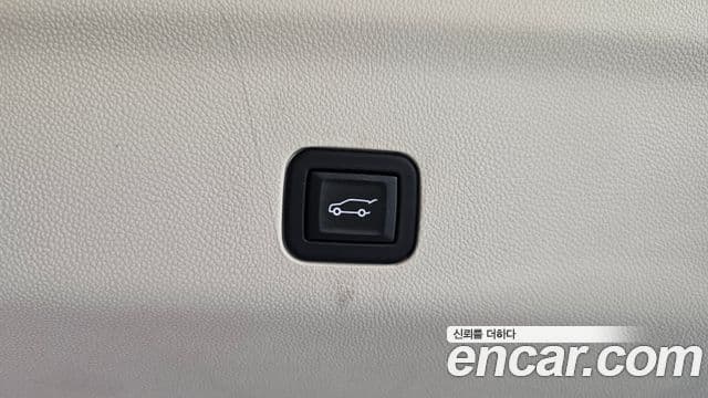 Cadillac Escalade 2023 — Фото 17/20