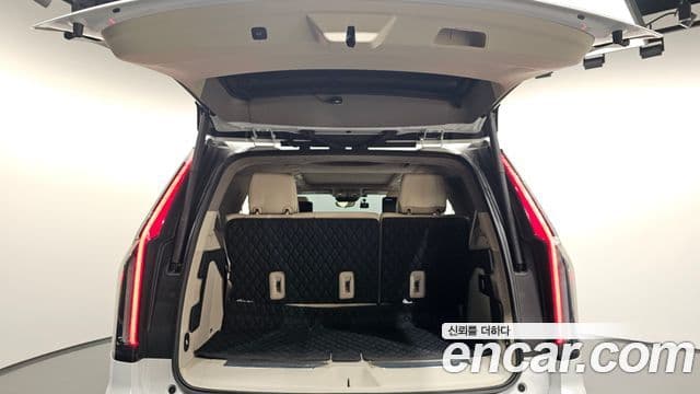 Cadillac Escalade 2023 — Фото 19/20