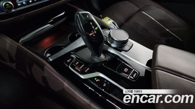 BMW 5 Series 2021 — Şəkil 9/20