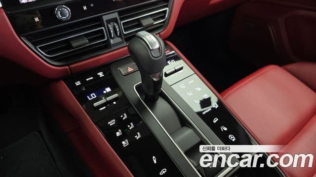 Porsche Macan 2024 — Şəkil 9/20