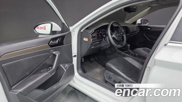 Volkswagen Jetta 2021 — Şəkil 10/20
