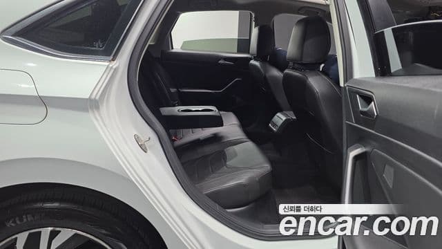 Volkswagen Jetta 2021 — Şəkil 11/20