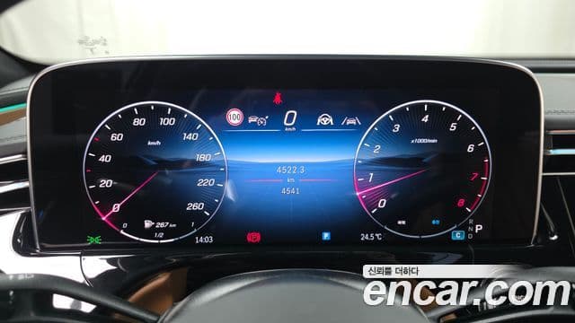 Mercedes-Benz E-Class 2025 — ფოტო 8/20