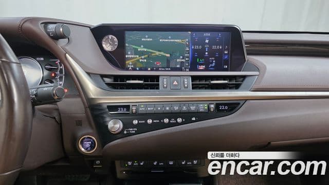 Lexus ES300h 2020 — ფოტო 13/20