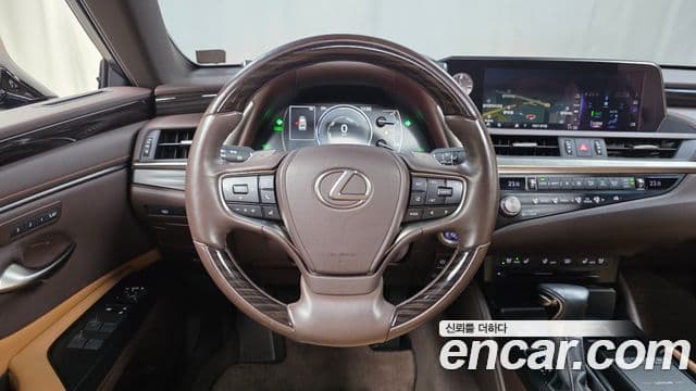 Lexus ES300h 2020 — ფოტო 14/20
