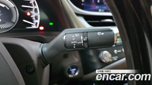 Lexus ES300h 2020 — ფოტო 18/20