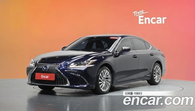 Lexus ES300h 2020 — ფოტო 1/20
