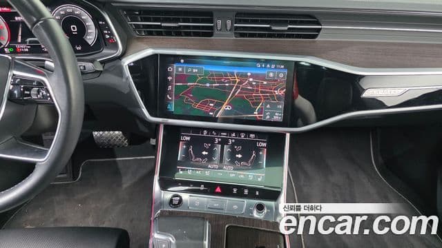 Audi A7 2022 — ფოტო 14/20