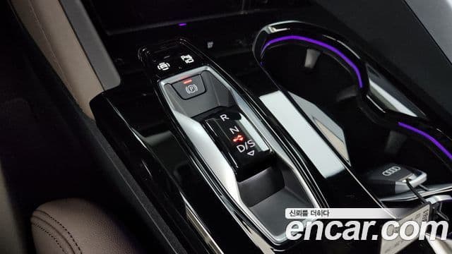 Audi Q5 2025 — ფოტო 8/20