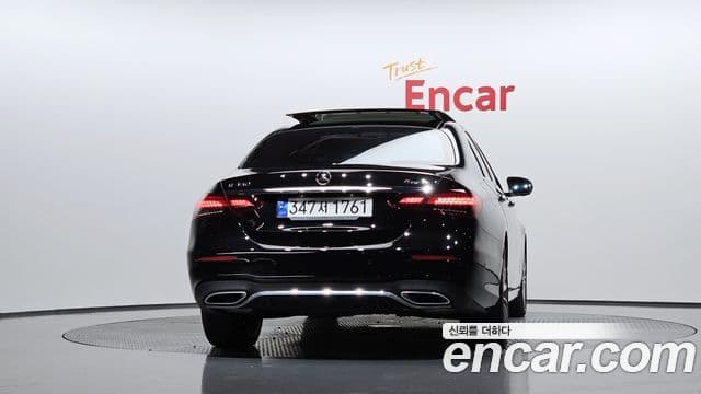 Mercedes-Benz E-Class 2022 — ფოტო 4/20